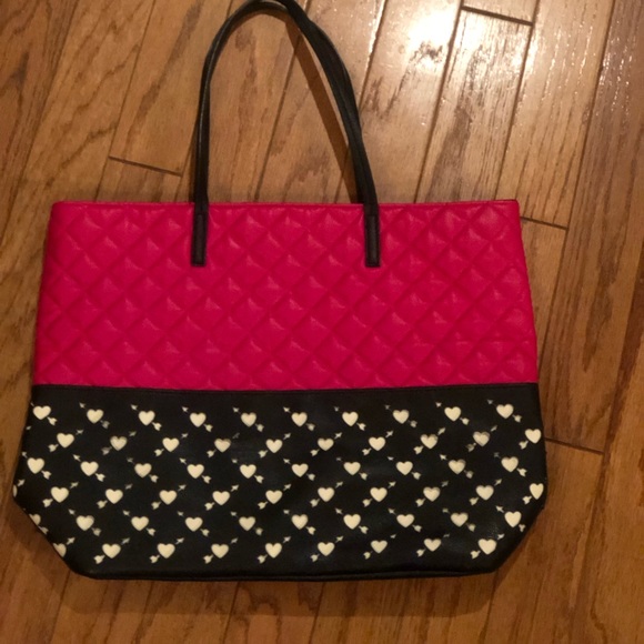 New Betsey Johnson shoulder Bag. Hot Barbie Pink with Black Accent. Full Lining - Picture 7 of 15